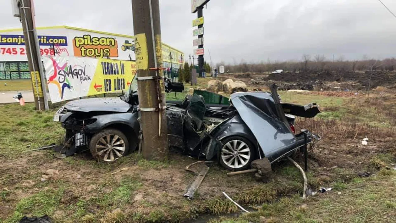 Tragedie în Snagov! Un tânăr a murit pe loc, după ce a intrat cu mașina într-un stâlp