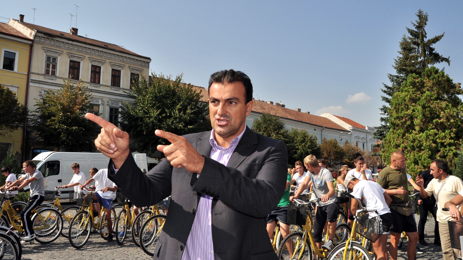 Cu un ochi rad, cu altul plang! Vezi cum isi vor petrece Craciunul in libertate detinuti celebri