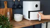 Air fryer sau aragaz? Nutriționiștii spun care metodă păstrează mai bine vitaminele din alimente