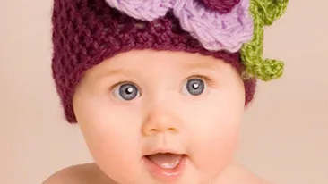 Tu cum preferi, cu caciulita sau fara? Uite ce se poarta in sezonul rece pentru copiii care au parinti cu imaginatie