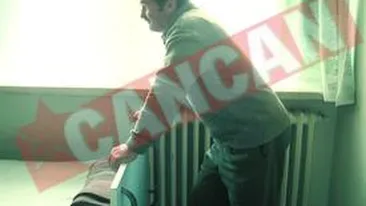 Si-a batut baiatul cu ciocanul