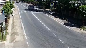 Imagini șocante! O bătrână a fost spulberată pe trecerea de pietoni de o tânără cu un BMW în județul Suceava