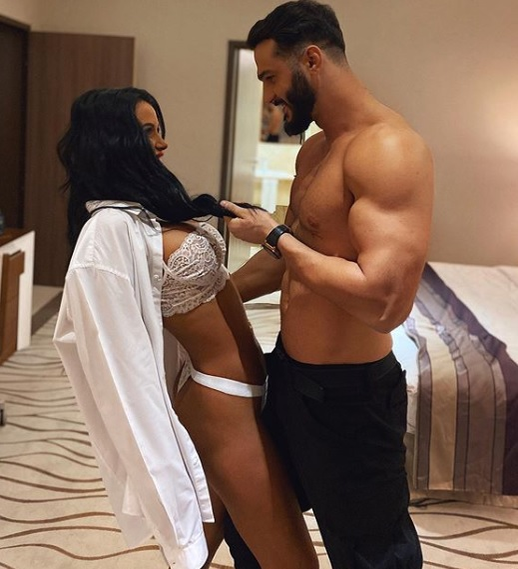 Daniela Crudu, filmată în ipostaze intime alături de unul dintre musculoșii de la Insula Iubirii! Bruneta a spus adevărul despre imaginile HOT