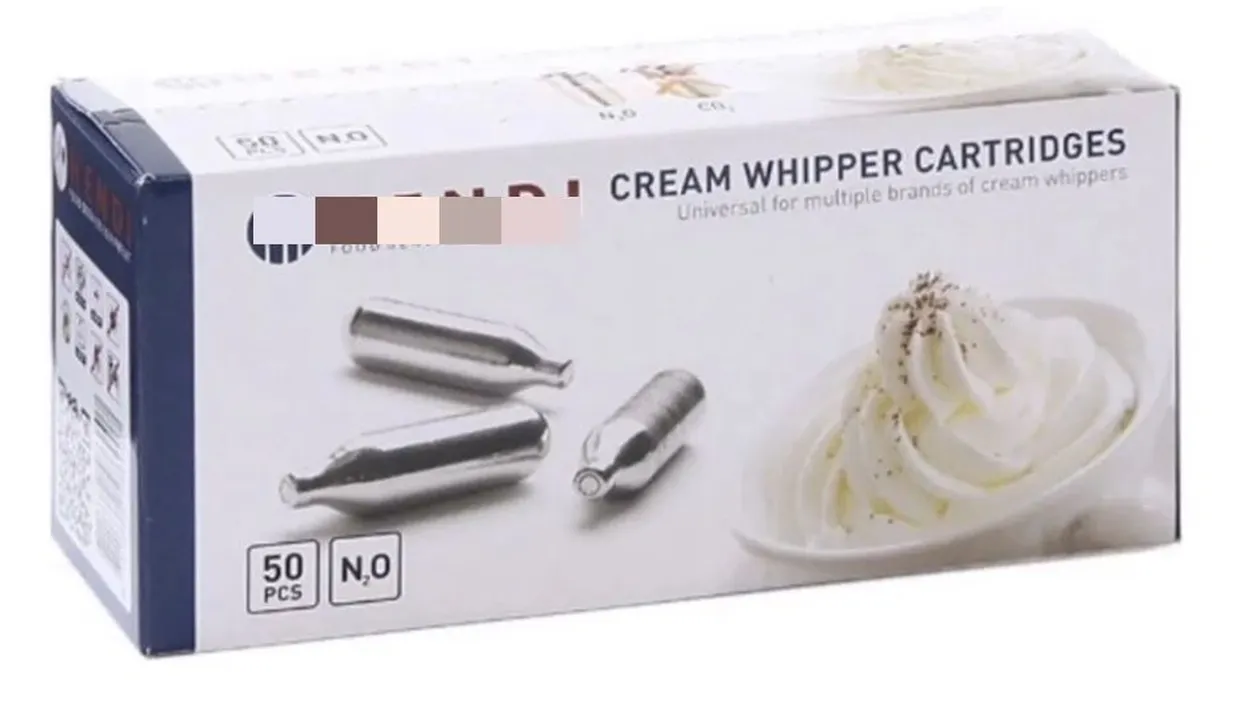 Șocant! Zeci de tineri drogați cu azot, găsiți de polițiști într-o vilă de lux din Voluntari. Substanța este „ultima modă” în cluburi