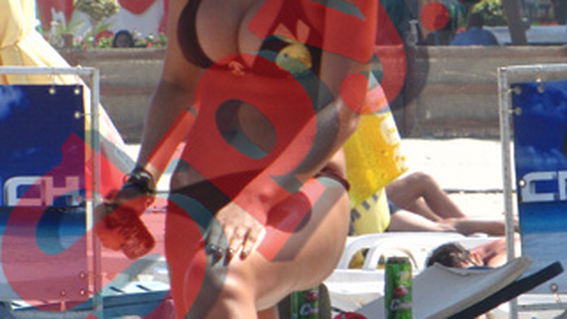 Andreea Mantea a facut show erotic pe plaja.  Vezi aici in ce ipostaze fierbinti a pozat vedeta