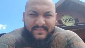 Dani Mocanu le pune la zid pe domnișoarele care își editează pozele. “Mi-e frică să-mi mai fac gagică pe internet”