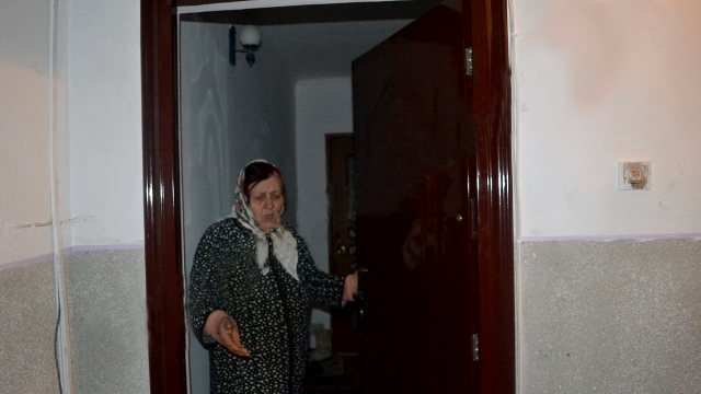 O poveste de dragoste ca-n filmele de comedie! Doi pensionari au fugit de-acasa si s-au casatorit in secret, in capoate!
