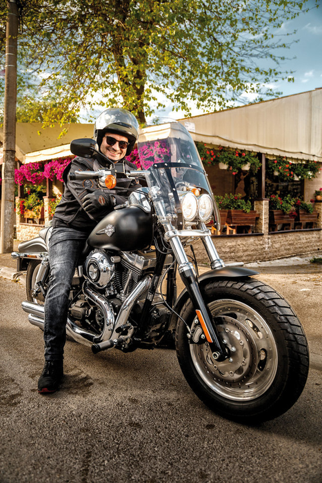 Omer Tetik şi Harley-ul său (Sursă foto: Ziarul Financiar)
