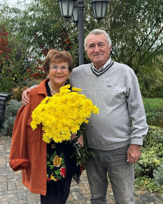 Mama Adelei Popescu a împlinit 70 de ani și a fost sărbătorită de familie. Cum a filmat-o vedeta: „Îți bați joc de noi?”