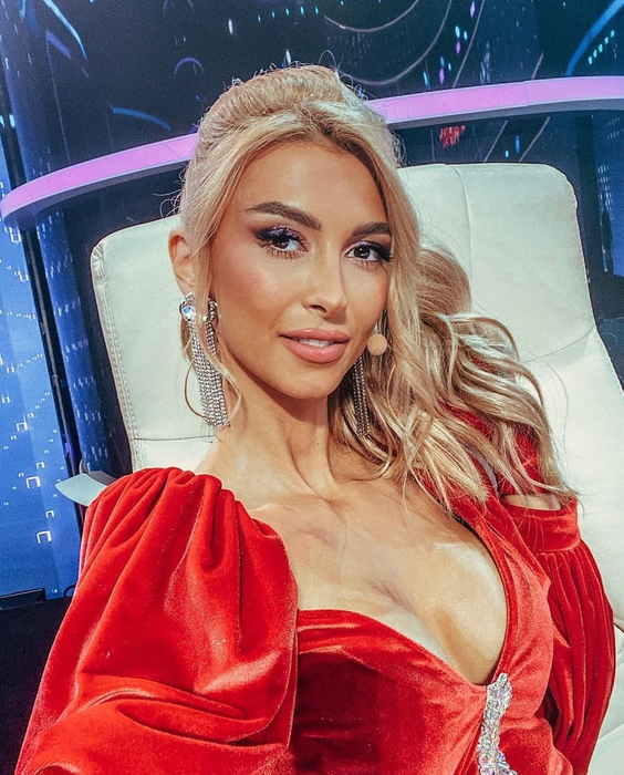 Andreea Bălan a intrat în atenția internauților. Fanii au criticat-o dur pentru schimbarea de look din ultima perioadă. „Ești leit Viviana”