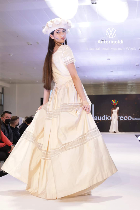 Raisandra, solidară cu poporul ucrainean la “Milano Fashion Week”. Gestul de suflet pe care l-a făcut pe scenă, în timpul defilărilor și reprezentațiilor | FOTO + VIDEO