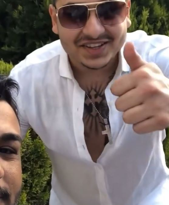 Ireal! Cum au fost aşteptaţi acasă cei trei fii ai Sidoniei, după crima de la Padina. Imagini sfidătoare: „Bine v-am găsit”