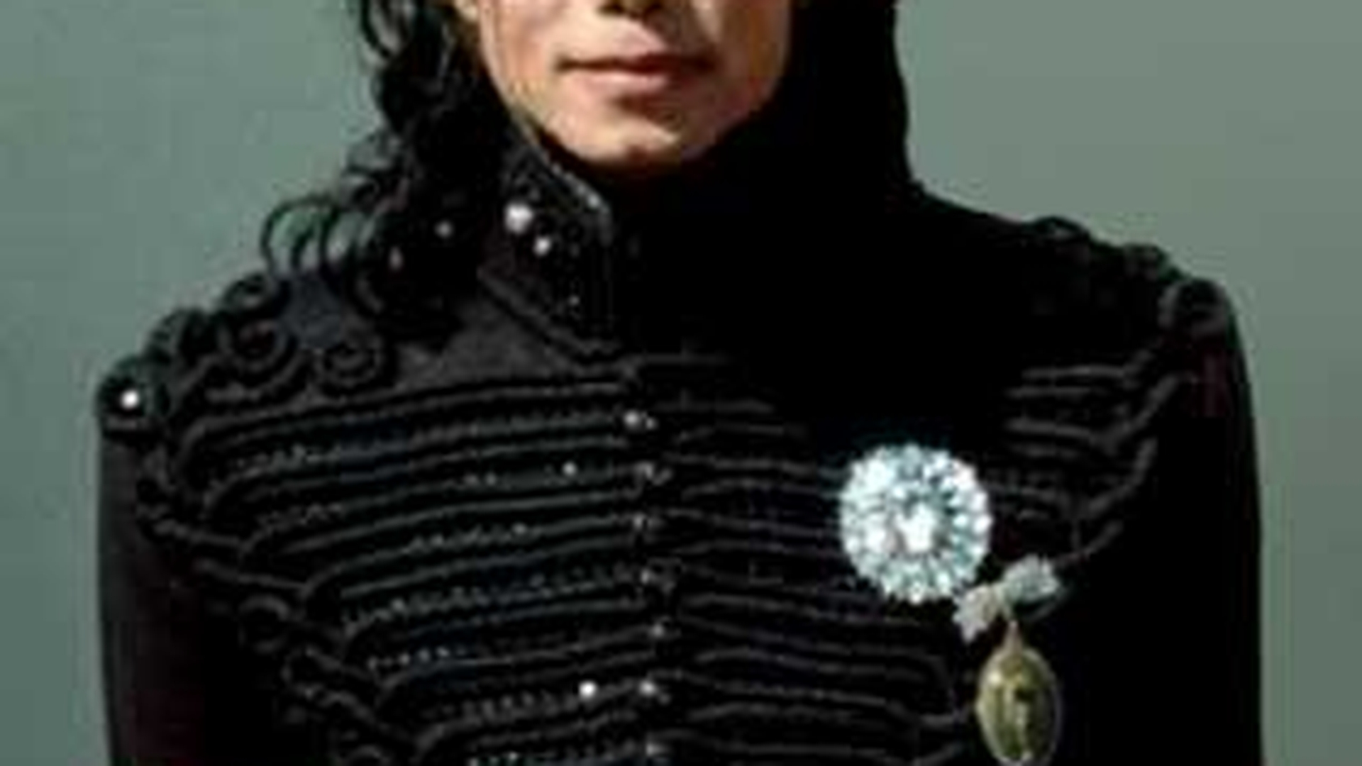 Nici nu o sa iti vina sa crezi ce artista din Romania este nascuta in aceeasi zi cu Michael Jackson! Crezi ca va avea acelasi succes ca "Regele Pop"?