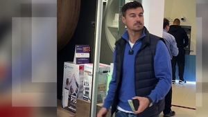 Adrian Alexandrov o duce bine chiar și fără Elena Udrea: Se lipesc euroii de el 💶💶💶