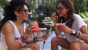 Despina Vandi, goala la 44 de ani! Grecoaica s-a distrat pana la 5 in zori in cluburile din Mamaia si s-a dres la piscina
