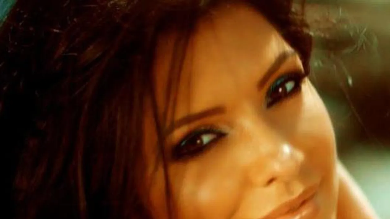 După ce a acceptat cererea în căsătorie, Celia îşi promovează logodnicul! Vezi ce spune despre el!