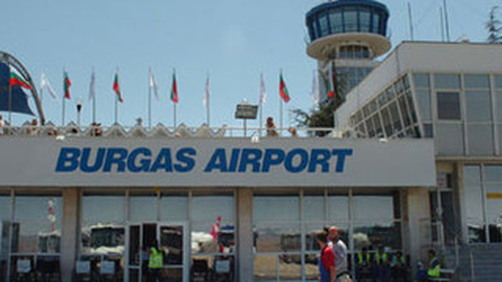Atac terorist la 300 de kilometri de Bucuresti, pe litoralul Marii Negre! Un autocar cu turisti a sarit in aer in aeroportul bulgaresc Burgas!