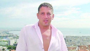 Penibil e putin spus, Marculescu e chiar dus! Si-a dat chilotii jos, a luat telefonul, apoi pozele astea au ajuns pe Facebook
