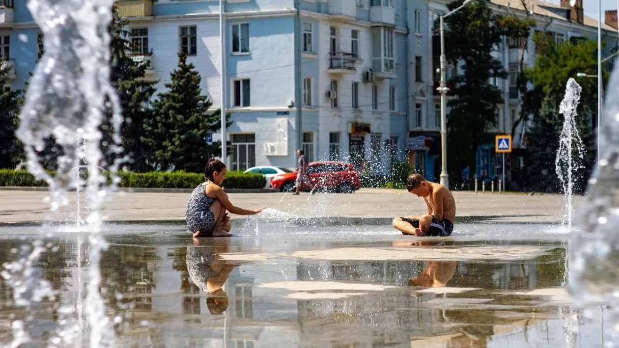 După frig, ne lovește canicula! Ultima prognoză meteo, valabilă pentru sâmbătă și duminică, devine o sperietoare pentru organismul nostru