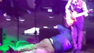 Col. Bruce Hampton a căzut fără suflare pe scenă, sub privirile îngrozite ale spectatorilor