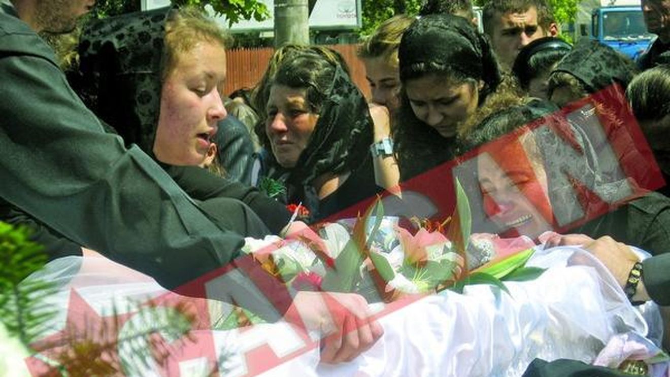 Adolescenta ucisa de tren, condusa pe ultimul drum de toti colegii si profesorii sai