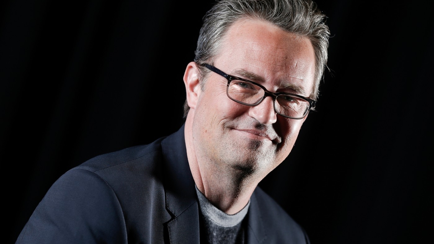 Obiecte personale ale lui Matthew Perry, scoase la licitație. Fanii pot cumpăra inclusiv scenarii originale din „Friends”