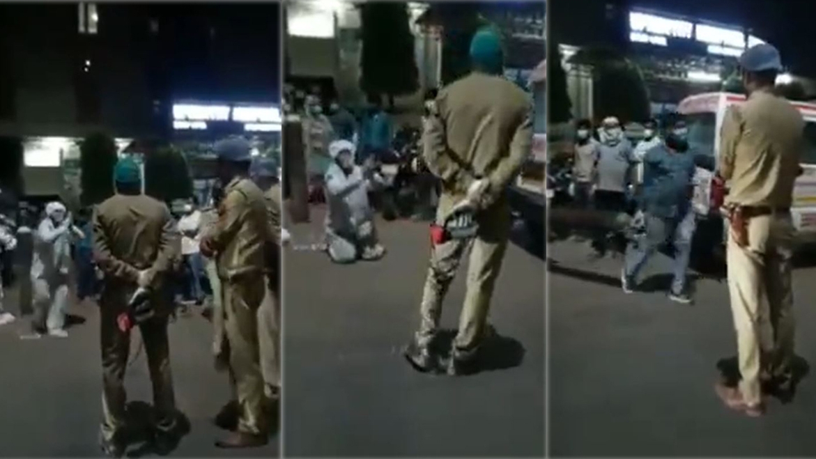 O femeie din India care avea COVID ​a murit după ce polițiștii i-au luat butelia de oxigen ca să ajute un VIP. Imaginile sfâșietoare cu fiul pacientei care i-a implorat în genunchi să nu ia recipientul | VIDEO