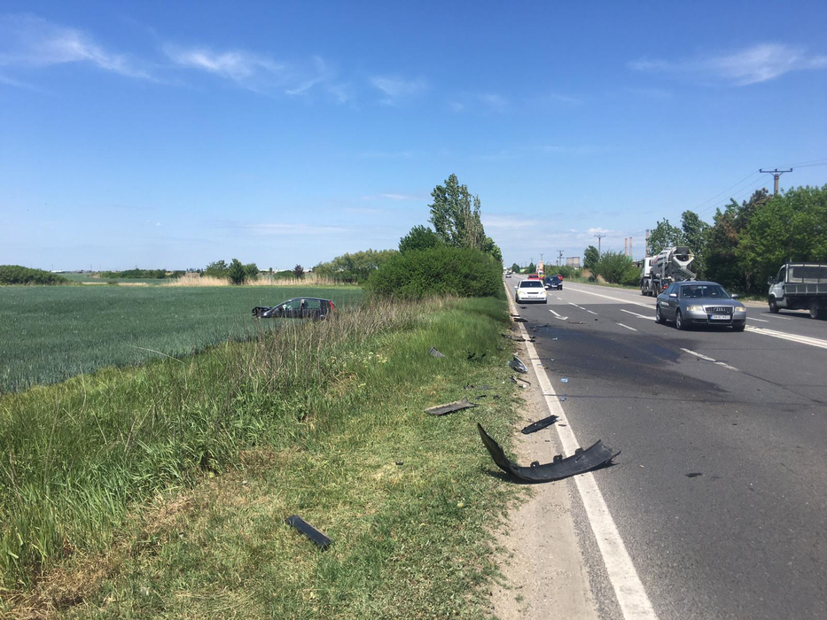 Accident dramatic, la ieșire din Timișoara. O mașină s-a răsturnat și trei persoane au ajuns la spital. FOTO