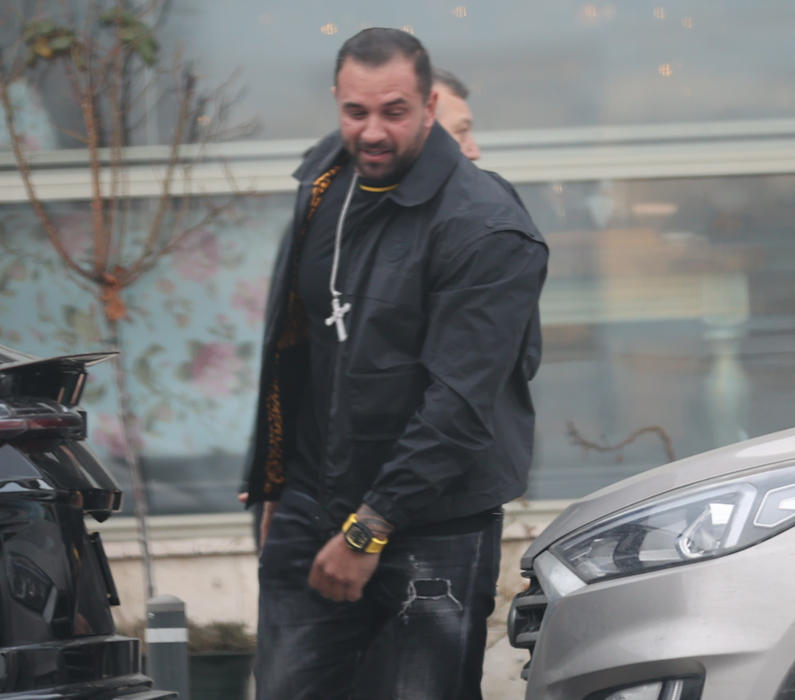 Alex Bodi poartă un ceas Richard Mille de aproximativ 190.000 de euro (Foto: CANCAN.RO)