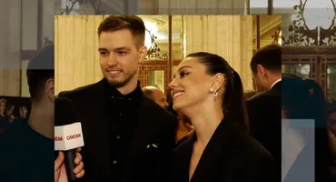Mira și iubitul ei, Levi, primul Crăciun împreună! Dar să-i vezi pe părinții lor cum... Au pus țara la cale în numele îndrăgostiților!