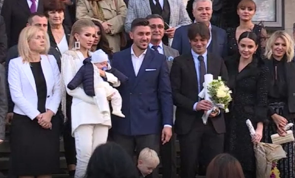 FOTO. Ciprian Marica și-a botezat băiețelul! Cristi și Adelina Chivu au fost nașii micuțului