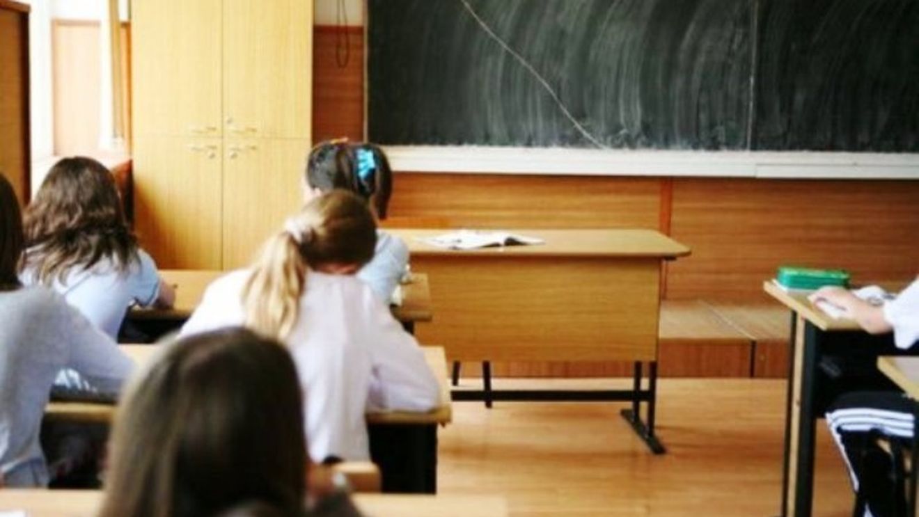 Un elev i-a făcut o ofertă halucinantă profesoarei de limba română: "Dacă îmi dați nota 5, vă..."