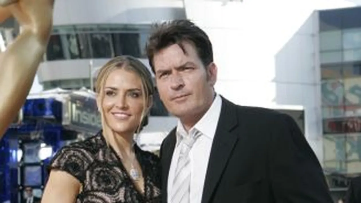 Charlie Sheen a pledat nevinovat la acuzatia de agresiune asupra sotiei sale