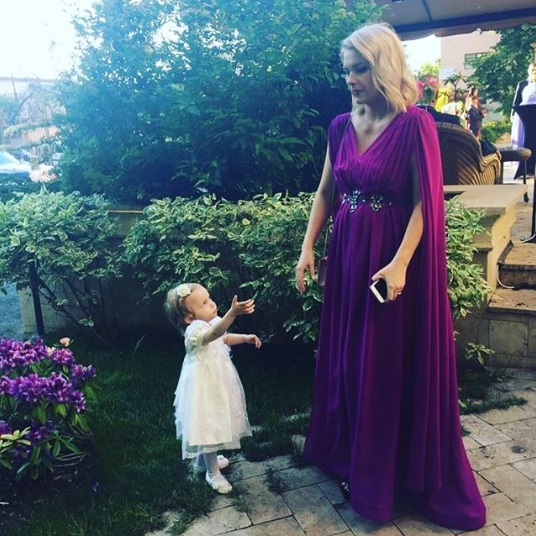 Cristina Dochianu este însărcinată pentru a treia oară. Primele poze cu burtica de gravidă a fostei prezentatoare de la Antena 1