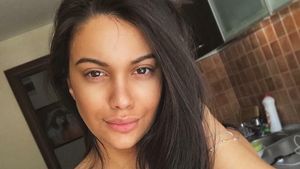 BETTY SALAM şi-a schimbat look-ul cu o pereche de ochelari! Uite cum arată acum cântăreaţa 