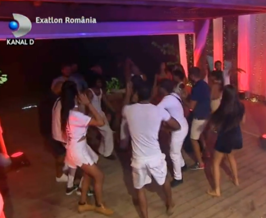 Exatlon 8 aprilie 2018. Nu au mai ținut cont că sunt filmați! S-au atins pasional, au dansat lasciv și au flirtat! Cine sunt protagoniștii imaginilor fierbinți
