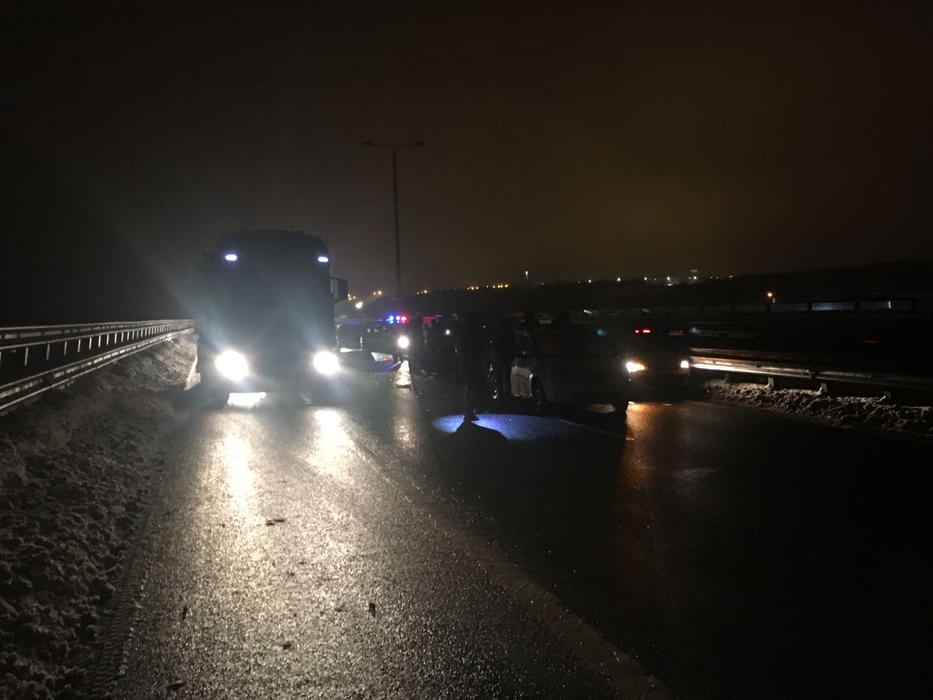 Carambol pe autostrada București-Pitești, vineri seară. 12 mașini au fost implicate!