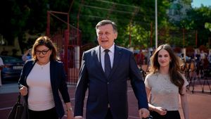 Cum arată Irina, fiica lui Crin Antonescu? Ce promisiune a făcut, dacă tatăl său va câștiga alegerile