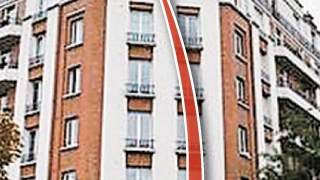 A cazut de la etajul sapte in bratele unui trecator