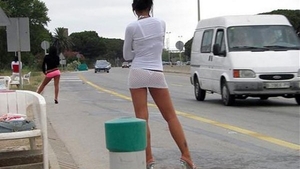 Un militar din Dâmboviţa a fost bătut şi tâlhărit de “peștii” unei prostituate. Motivul e incredibil