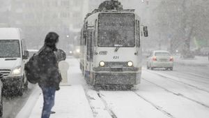 Revin ninsorile în România și temperaturile scad drastic! Avertisment ANM de vreme rece, vânt și polei