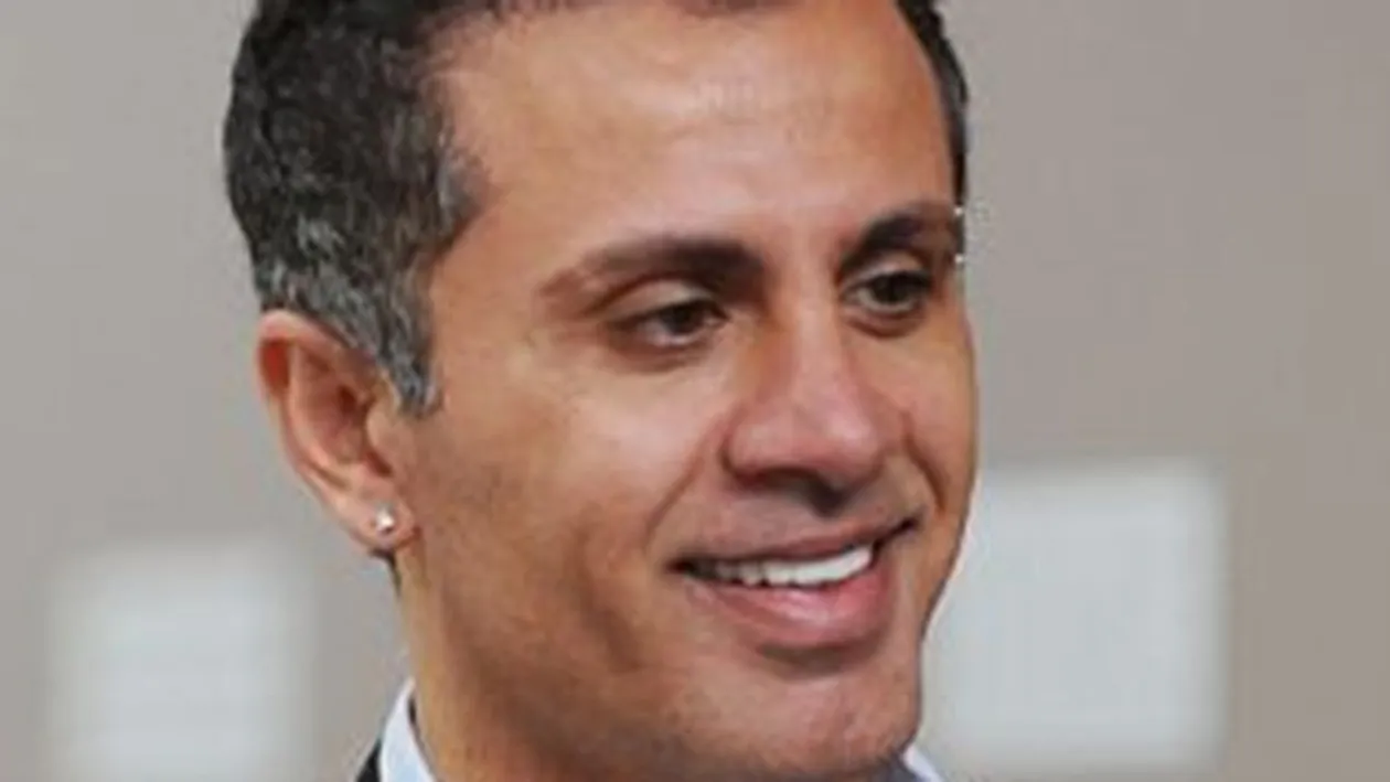 Si-a aruncat iubita de la etajul 15 si i-a filmat ultimele clipe de viata! VIDEO TERIFIANT