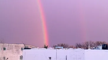 Fenomene meteorologice bizare in Bucuresti! Vezi fotografii spectaculoase ale curcubeului aparut pe cerul Capitalei!