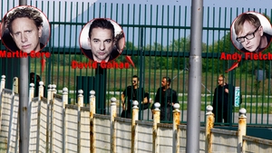Primele imagini cu Depeche Mode in Romania! Dave, Martin si Andy, fotografiati pe scara avionului care i-a adus la Bucuresti!