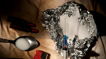 Cinci bucuresteni, retinuti pentru trafic de heroina