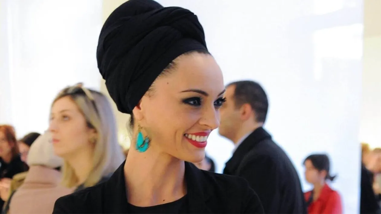 Motivul pentru care Cosmina Păsărin poartă mereu un batic pe cap. De ce boală incurabilă suferă