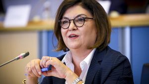 Anunțul făcut de Adina Vălean! Pasagerii nu sunt obligați să accepte voucherele de călătorie
