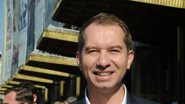 Fostul solist de la HI-Q le-a arătat-o tuturor pe actuala sa iubită, când au ieşit la o plimbare romantică pe străzile din...