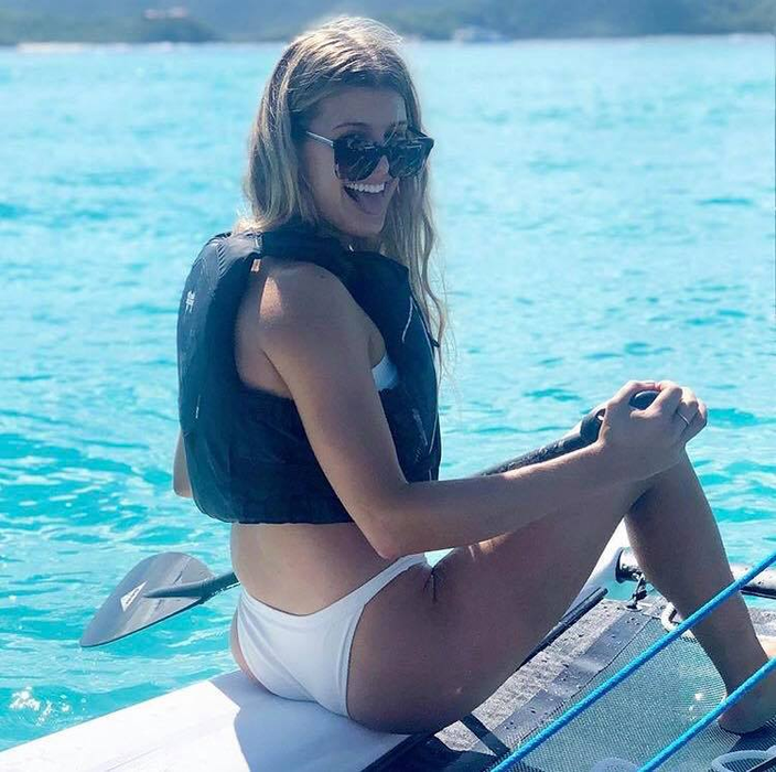 Eugenie Bouchard, cea mai sexy jucătoare de tenis, s-a pozat în tricoul unei echipe de tradiție din România. „Noul nostru fan!” | GALERIE FOTO