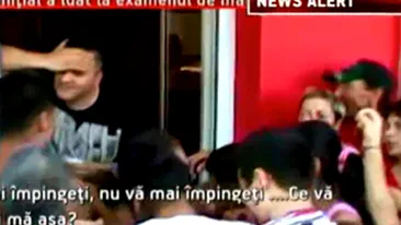 VIDEO Ce va mai place shaworma! Uite cum s-au calcat in picioare zeci de braileni pentru mancare gratis!